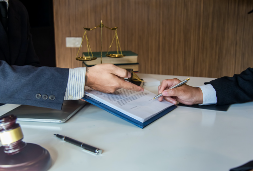 Navigating the Legal Landscape: The Importance of Hiring Lawyers in Dubai